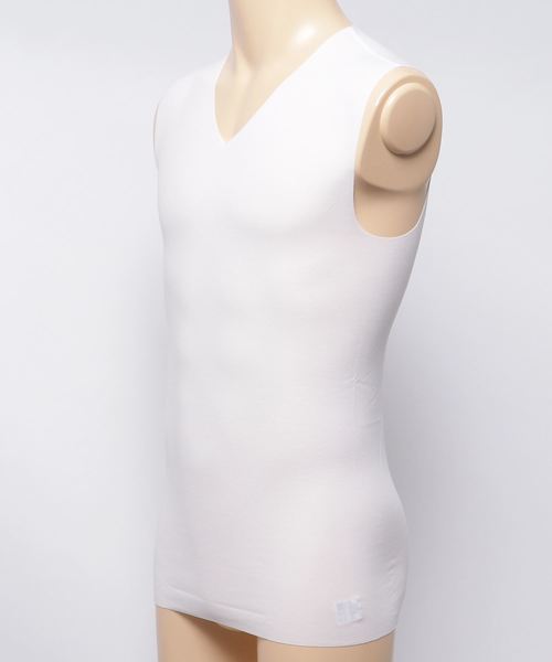 YG（ワイジー）の「【YG】CUT OFF Vネックスリーブレスシャツ（吸汗速乾・抗菌防臭）（インナーウェア/肌着・メンズ・ホワイト/ライトベージュ・MEDIUM/LARGE/X-LARGE）」の4枚目の写真