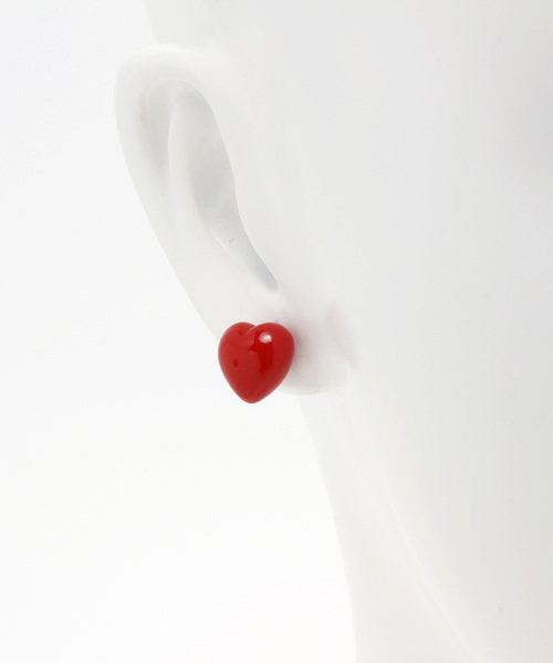 Ray BEAMS（レイビームス）の「THROW A KISS / small ハート ピアス（ピアス（片耳用）・レディース・レッド・ONE SIZE）」の3枚目の写真
