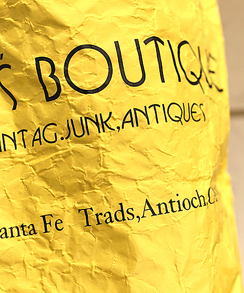 And A（アンドエー）の「｜アルミ Record Bag (MATATABI)（クラッチバッグ・レディース・ブラック/イエロー・FREE）」の7枚目の写真