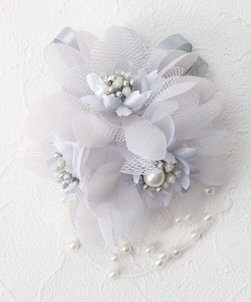 SHOO・LA・RUE（シューラルー）の「【入卒/セレモニー】パールビーズ×チュールコサージュ（ブローチ/コサージュ・レディース・ネイビー/オフホワイト/ライトベージュ/ピンク系/ネイビー系/ベージュ系その他3/ホワイト系3/ピンク系その他/ホワイト系4/ライトグレー系1/ベージュ系1・00）」の4枚目の写真