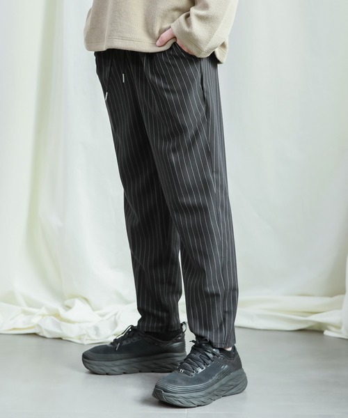 Niell（ニール）の「スリムテーパードタックイージースラックス（スラックス・メンズ・ブルー系その他/杢グレー/ブラック系その他/カーキ/ベージュ/ブラック/アイボリー・L/M）」の3枚目の写真