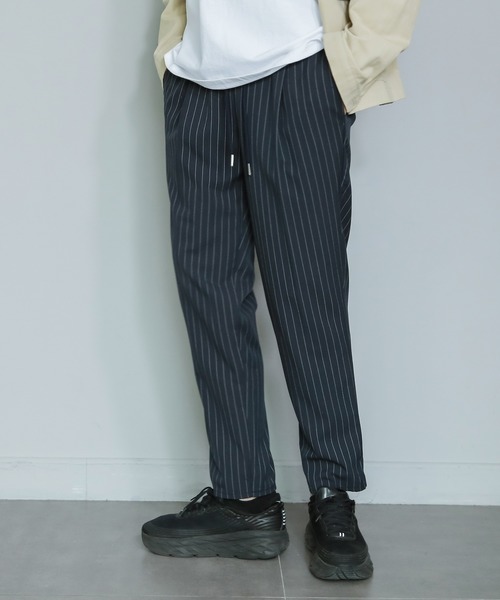 Niell（ニール）の「スリムテーパードタックイージースラックス（スラックス・メンズ・ブルー系その他/杢グレー/ブラック系その他/カーキ/ベージュ/ブラック/アイボリー・L/M）」の7枚目の写真