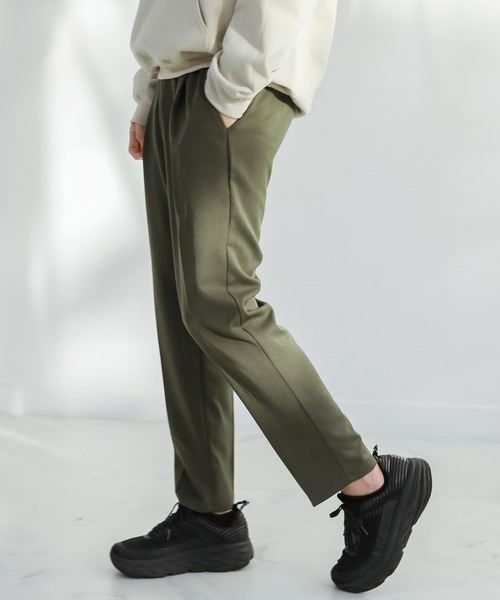 Niell（ニール）の「スリムテーパードタックイージースラックス（スラックス・メンズ・ブルー系その他/杢グレー/ブラック系その他/カーキ/ベージュ/ブラック/アイボリー・L/M）」の6枚目の写真