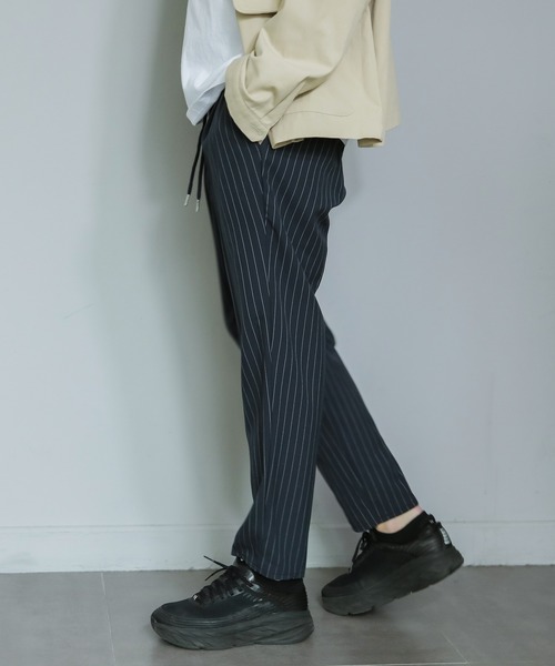 Niell（ニール）の「スリムテーパードタックイージースラックス（スラックス・メンズ・ブルー系その他/杢グレー/ブラック系その他/カーキ/ベージュ/ブラック/アイボリー・L/M）」の22枚目の写真