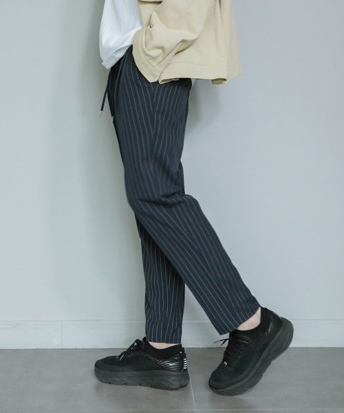 Niell（ニール）の「スリムテーパードタックイージースラックス（スラックス・メンズ・ブルー系その他/杢グレー/ブラック系その他/カーキ/ベージュ/ブラック/アイボリー・L/M）」の21枚目の写真