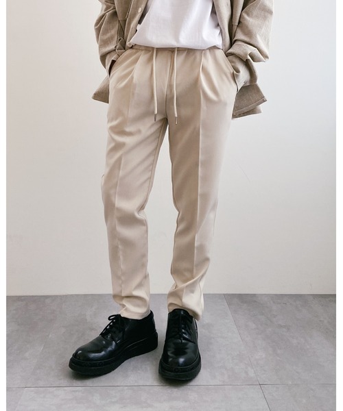 Niell（ニール）の「スリムテーパードタックイージースラックス（スラックス・メンズ・ブルー系その他/杢グレー/ブラック系その他/カーキ/ベージュ/ブラック/アイボリー・L/M）」の8枚目の写真