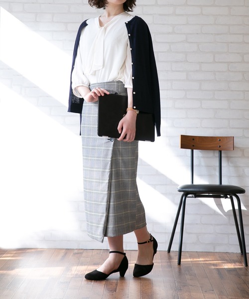 menue(メヌエ)の「ストラップ付 4cmヒール セパレートパンプス(パンプス・レディース・ブラック/シルバー/ブラック系その他/ナチュラル・22.5cm/25.0cm/24.0cm/26.0cm/23.5cm/21.5cm/25.5cm/23.0cm/22.0cm/24.5cm)」の7枚目の写真