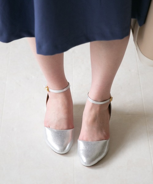 menue(メヌエ)の「ストラップ付 4cmヒール セパレートパンプス(パンプス・レディース・ブラック/シルバー/ブラック系その他/ナチュラル・22.5cm/25.0cm/24.0cm/26.0cm/23.5cm/21.5cm/25.5cm/23.0cm/22.0cm/24.5cm)」の11枚目の写真