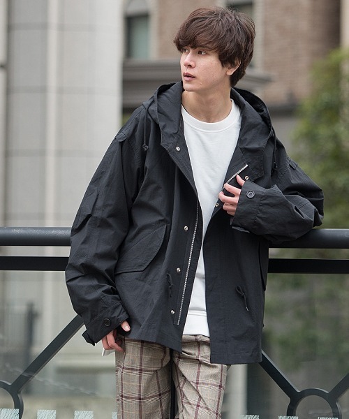 UP START（アップスタート）の「ショート丈ビッグシルエットモッズ風コート（モッズコート・メンズ・アイボリー/ベージュ/ブラック・MEDIUM/LARGE）」の20枚目の写真