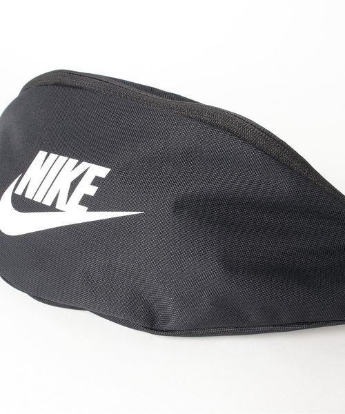 NIKE(ナイキ)の「WEGO/NIKE ヘリテージヒップパック(ボディバッグ/ウエストポーチ・メンズ・グレー/ブラック・FREE)」の4枚目の写真