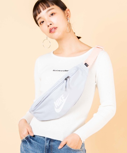 NIKE(ナイキ)の「WEGO/NIKE ヘリテージヒップパック(ボディバッグ/ウエストポーチ・メンズ・グレー/ブラック・FREE)」の10枚目の写真