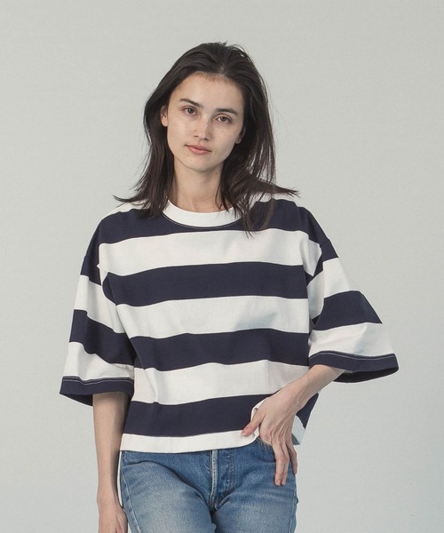ALLUMER（アリュメール）の「クロップドＴシャツ（Tシャツ/カットソー・レディース・ホワイト×ネイビー/ホワイト/ブラック・1）」の3枚目の写真