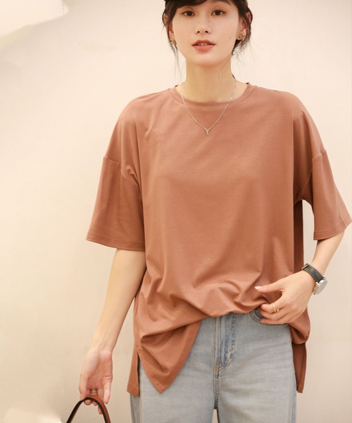 SAISON DE PAPILLON（セゾンドパピヨン）の「裾スリット入りゆったりTシャツ（Tシャツ/カットソー・レディース・ホワイト/キャメル/チャコールグレー/イエロー/ブルー/グリーン/ブラック・S/M/L/XL）」の7枚目の写真