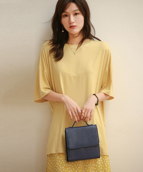 SAISON DE PAPILLON（セゾンドパピヨン）の「裾スリット入りゆったりTシャツ（Tシャツ/カットソー・レディース・ホワイト/キャメル/チャコールグレー/イエロー/ブルー/グリーン/ブラック・S/M/L/XL）」の6枚目の写真