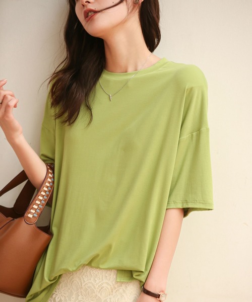 SAISON DE PAPILLON（セゾンドパピヨン）の「裾スリット入りゆったりTシャツ（Tシャツ/カットソー・レディース・ホワイト/キャメル/チャコールグレー/イエロー/ブルー/グリーン/ブラック・S/M/L/XL）」の4枚目の写真