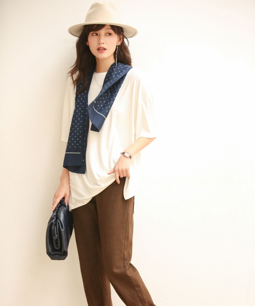 SAISON DE PAPILLON（セゾンドパピヨン）の「裾スリット入りゆったりTシャツ（Tシャツ/カットソー・レディース・ホワイト/キャメル/チャコールグレー/イエロー/ブルー/グリーン/ブラック・S/M/L/XL）」の13枚目の写真