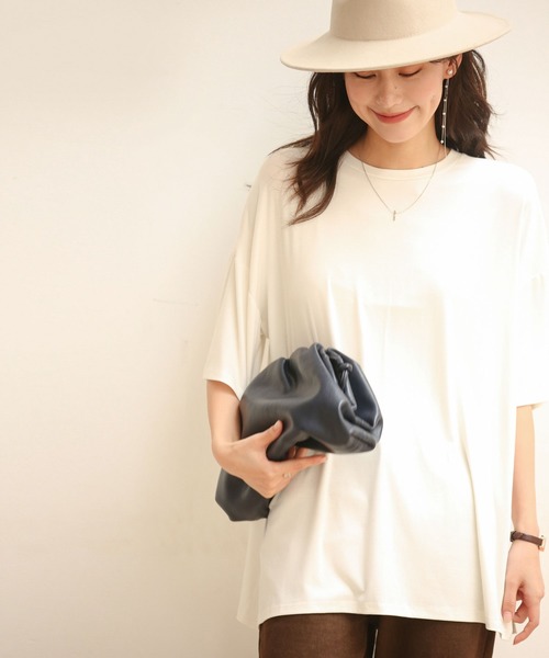 SAISON DE PAPILLON（セゾンドパピヨン）の「裾スリット入りゆったりTシャツ（Tシャツ/カットソー・レディース・ホワイト/キャメル/チャコールグレー/イエロー/ブルー/グリーン/ブラック・S/M/L/XL）」の8枚目の写真