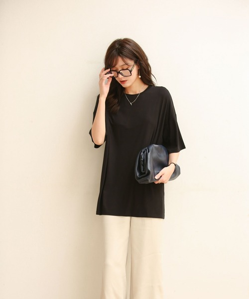 SAISON DE PAPILLON（セゾンドパピヨン）の「裾スリット入りゆったりTシャツ（Tシャツ/カットソー・レディース・ホワイト/キャメル/チャコールグレー/イエロー/ブルー/グリーン/ブラック・S/M/L/XL）」の14枚目の写真