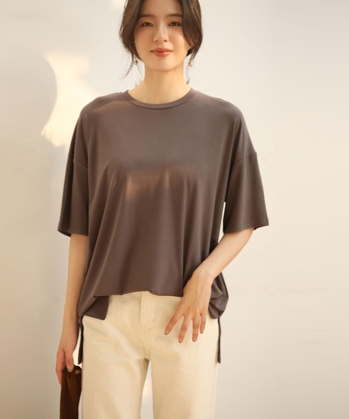 SAISON DE PAPILLON（セゾンドパピヨン）の「裾スリット入りゆったりTシャツ（Tシャツ/カットソー・レディース・ホワイト/キャメル/チャコールグレー/イエロー/ブルー/グリーン/ブラック・S/M/L/XL）」の21枚目の写真