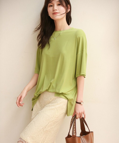 SAISON DE PAPILLON（セゾンドパピヨン）の「裾スリット入りゆったりTシャツ（Tシャツ/カットソー・レディース・ホワイト/キャメル/チャコールグレー/イエロー/ブルー/グリーン/ブラック・S/M/L/XL）」の10枚目の写真