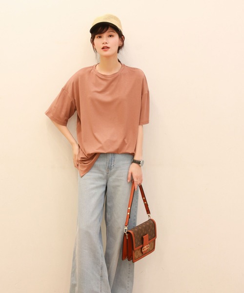 SAISON DE PAPILLON（セゾンドパピヨン）の「裾スリット入りゆったりTシャツ（Tシャツ/カットソー・レディース・ホワイト/キャメル/チャコールグレー/イエロー/ブルー/グリーン/ブラック・S/M/L/XL）」の18枚目の写真