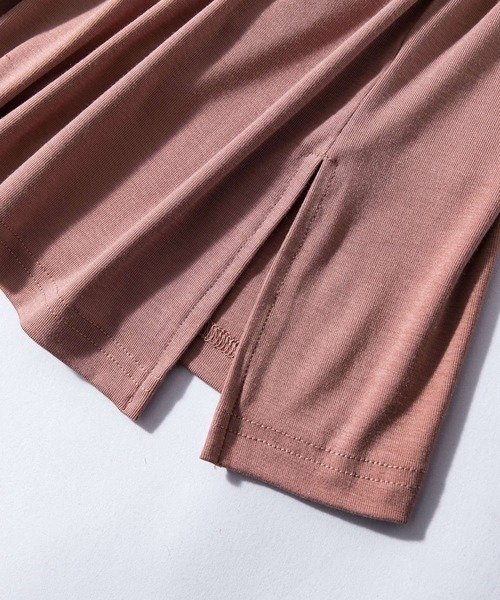 SAISON DE PAPILLON（セゾンドパピヨン）の「裾スリット入りゆったりTシャツ（Tシャツ/カットソー・レディース・ホワイト/キャメル/チャコールグレー/イエロー/ブルー/グリーン/ブラック・S/M/L/XL）」の19枚目の写真