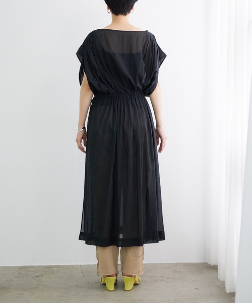 ADAM ET ROPE'（アダムエロペ）の「シアーギャザーチュニック（ワンピース・レディース・ブラック/カーキ・FREE）」の7枚目の写真