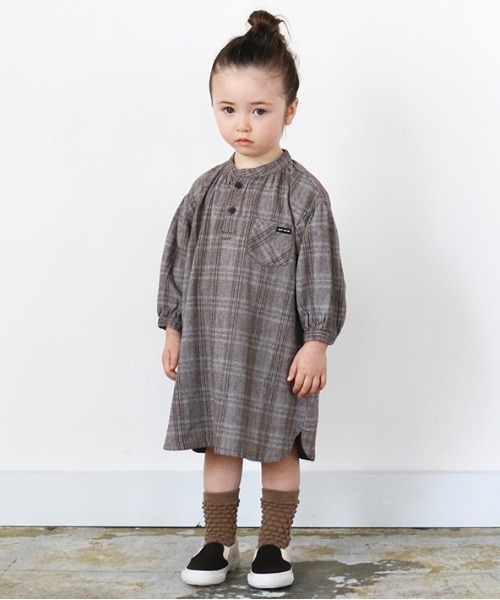 quoti use fith（クゥオティ　ユース　フィス）の「ネルチェック 長袖 ワンピース（ワンピース・キッズ・ブラウン/グレー・90/120/110/130/100/80）」の2枚目の写真
