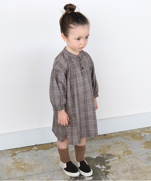 quoti use fith（クゥオティ　ユース　フィス）の「ネルチェック 長袖 ワンピース（ワンピース・キッズ・ブラウン/グレー・90/120/110/130/100/80）」の6枚目の写真