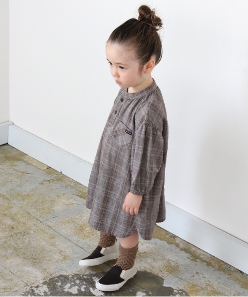 quoti use fith（クゥオティ　ユース　フィス）の「ネルチェック 長袖 ワンピース（ワンピース・キッズ・ブラウン/グレー・90/120/110/130/100/80）」の8枚目の写真