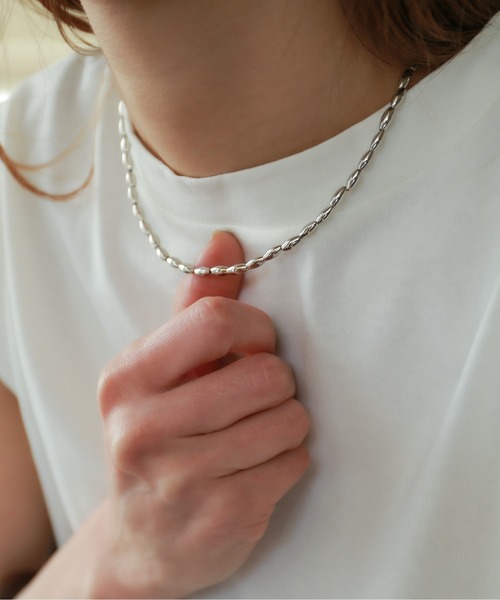 rapiecage(ラピエサージュ)の「パイプメタルビーズチョーカー(チョーカー・レディース・シルバー・FREE)」の2枚目の写真