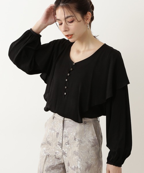 N.（N. Natural Beauty Basic）（エヌエヌナチュラルビューティーベーシック）の「ケープラッフルブラウス（シャツ/ブラウス・レディース・ホワイト/ブラック/イエロー・MEDIUM）」の2枚目の写真