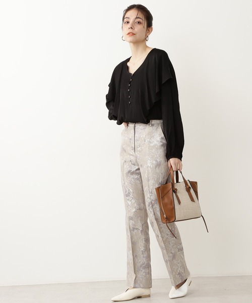 N.（N. Natural Beauty Basic）（エヌエヌナチュラルビューティーベーシック）の「ケープラッフルブラウス（シャツ/ブラウス・レディース・ホワイト/ブラック/イエロー・MEDIUM）」の4枚目の写真