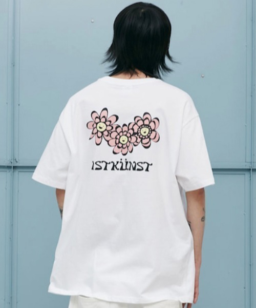 ISTKUNST(イストクンスト)の「【ISTKUNST】FLOWER FRIENDS TEE / イストクンスト フラワー フレンズ 半袖 Tシャツ(Tシャツ/カットソー・メンズ・ホワイト/ネイビー/パープル・MEDIUM/LARGE)」の2枚目の写真
