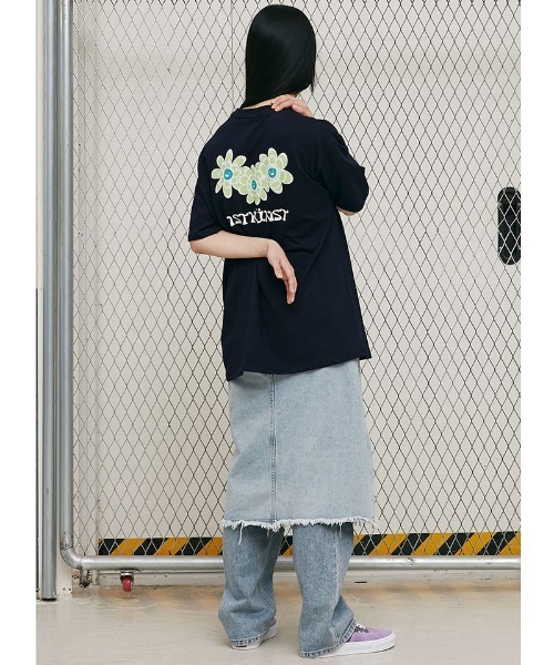 ISTKUNST(イストクンスト)の「【ISTKUNST】FLOWER FRIENDS TEE / イストクンスト フラワー フレンズ 半袖 Tシャツ(Tシャツ/カットソー・メンズ・ホワイト/ネイビー/パープル・MEDIUM/LARGE)」の13枚目の写真