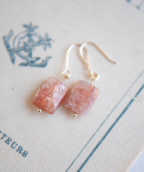 tone（トーン）の「【SPICY COLORS】天然石の一粒ピアス【14kgf】（ピアス（両耳用）・レディース・ブラック/オレンジ/パープル/ホワイト/グリーン/ホワイト系その他/ホワイト系その他2/その他・FREE）」の2枚目の写真