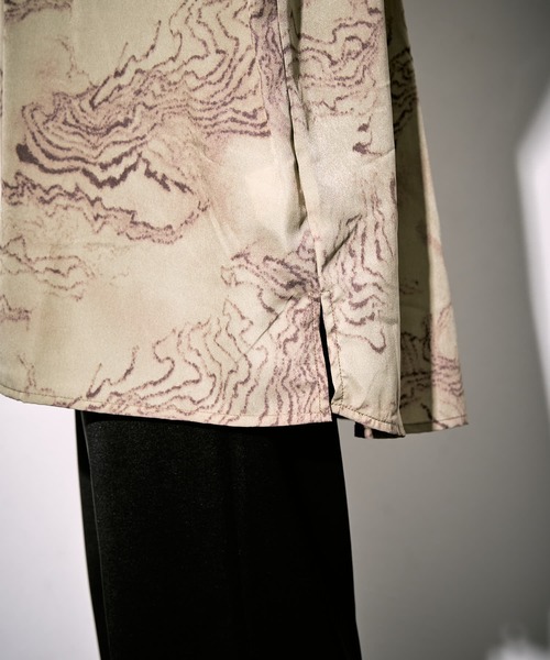 PUBLUX（パブリュクス）の「【PUBLUX/パブリュクス】トポグラフィカルアートバンドカラーシャツ/ユニセックス/ビッグシルエット（シャツ/ブラウス・メンズ・ライトベージュ/オリーブ・MEDIUM/LARGE）」の12枚目の写真