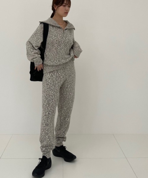 NEUNA(ヌナ)の「スラブハーフジップトップス(ニット/セーター・レディース・ライトグレー/ブラック/モカ・FREE)」の4枚目の写真