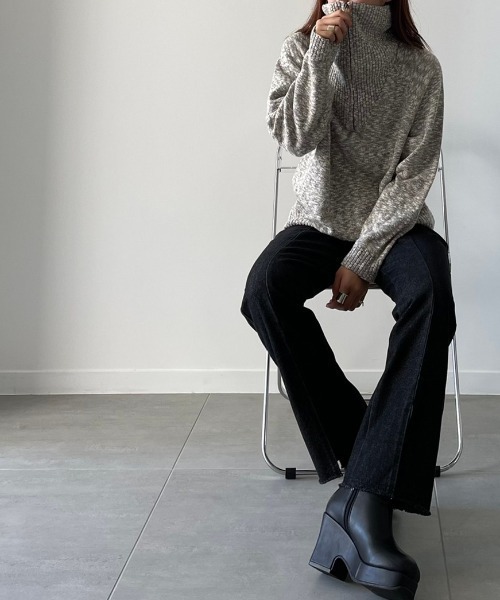 NEUNA(ヌナ)の「スラブハーフジップトップス(ニット/セーター・レディース・ライトグレー/ブラック/モカ・FREE)」の12枚目の写真