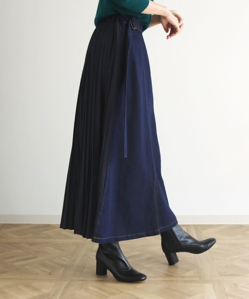 vingtrois(バントロア)の「【vingtrois】プリーツドッキングステッチデニムスカート(スカート・レディース・ブラック/ネイビー・M)」の1枚目の写真
