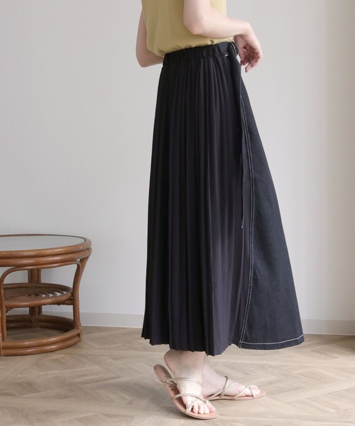 vingtrois(バントロア)の「【vingtrois】プリーツドッキングステッチデニムスカート(スカート・レディース・ブラック/ネイビー・M)」の4枚目の写真