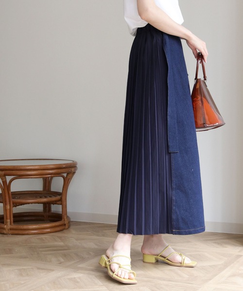 vingtrois(バントロア)の「【vingtrois】プリーツドッキングステッチデニムスカート(スカート・レディース・ブラック/ネイビー・M)」の13枚目の写真