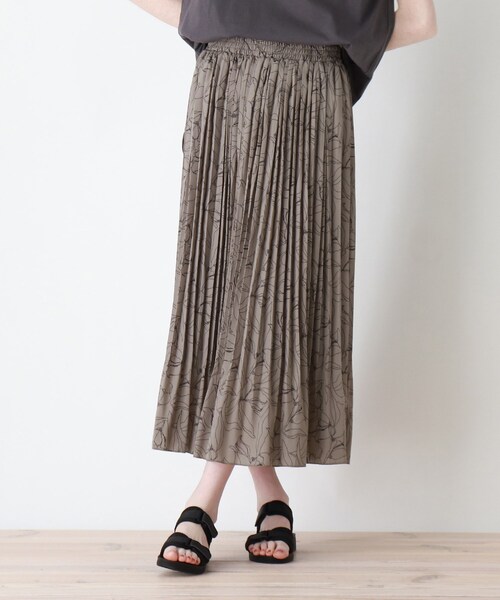 DRESKIP（ドレスキップ）の「◆変形プリーツスカート（スカート・レディース・ホワイト系8/カーキ系/ネイビー系5/ブラック系・02/04/03）」の3枚目の写真