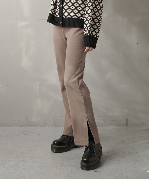 SPINNS（スピンズ）の「【ZOZO限定カラー&サイズ展開】リブ フレア イージーパンツ（その他パンツ・レディース・ミント/ブルー/アッシュ/オレンジ/イエロー/アイボリー/ブラック/グリーン/ベージュ/ピンク・M/S）」の4枚目の写真