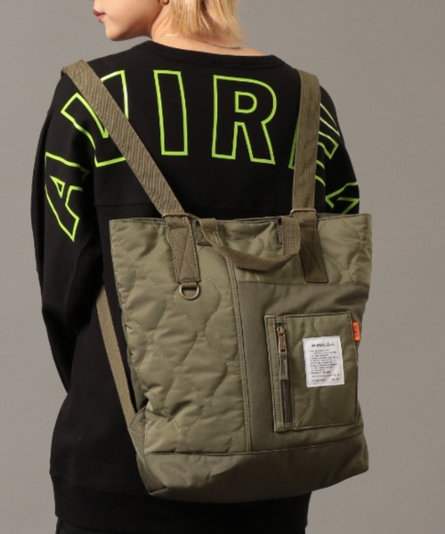 AVIREX（アヴィレックス）の「【直営店限定】2WAY QUILTING DAYPACK/ 2ウェイ キルティングデイパック（バックパック/リュック・レディース・ブラック/オリーブ・FREE）」の2枚目の写真