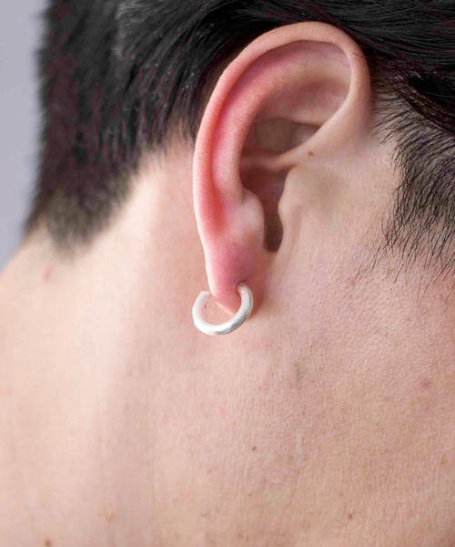 GILD(ギルド)の「GILD ギルド / Distortion round small pierce ability限定 スモールフープピアス / G212-PC01(ピアス(片耳用)・メンズ・ゴールド/シルバー・FREE)」の1枚目の写真