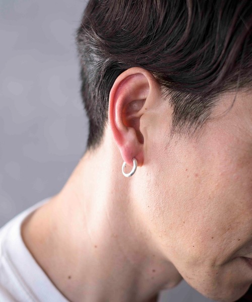 GILD(ギルド)の「GILD ギルド / Distortion round small pierce ability限定 スモールフープピアス / G212-PC01(ピアス(片耳用)・メンズ・ゴールド/シルバー・FREE)」の8枚目の写真