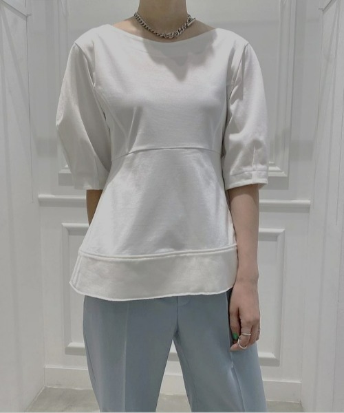LE CIEL BLEU(ルシェルブルー)の「Boat Neck Peplum Tee(Tシャツ/カットソー・レディース・オフホワイト/ライトグリーン/ボルドー・36)」の2枚目の写真