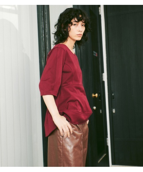 LE CIEL BLEU(ルシェルブルー)の「Boat Neck Peplum Tee(Tシャツ/カットソー・レディース・オフホワイト/ライトグリーン/ボルドー・36)」の6枚目の写真