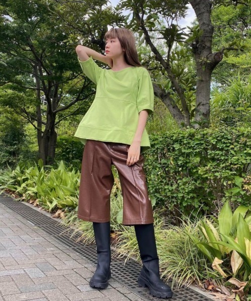 LE CIEL BLEU(ルシェルブルー)の「Boat Neck Peplum Tee(Tシャツ/カットソー・レディース・オフホワイト/ライトグリーン/ボルドー・36)」の17枚目の写真